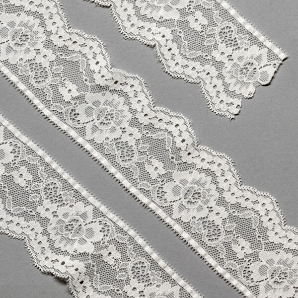 Graceful floral border lace trim