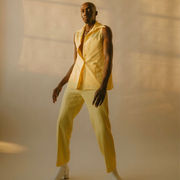 Men&#039;s yellow sleeveless suit