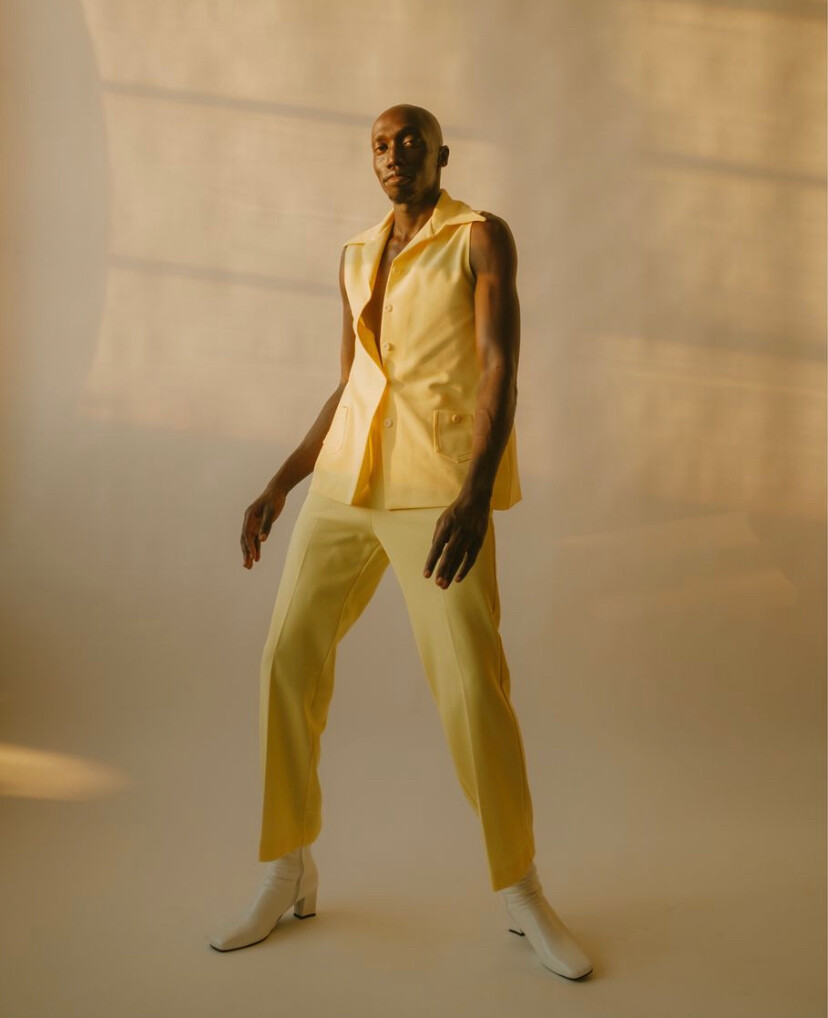 Men&#039;s yellow sleeveless suit
